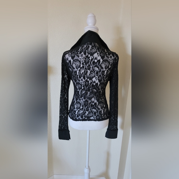 Guess Collection New Lace Blouse, size Medium - Picture 2 of 3
